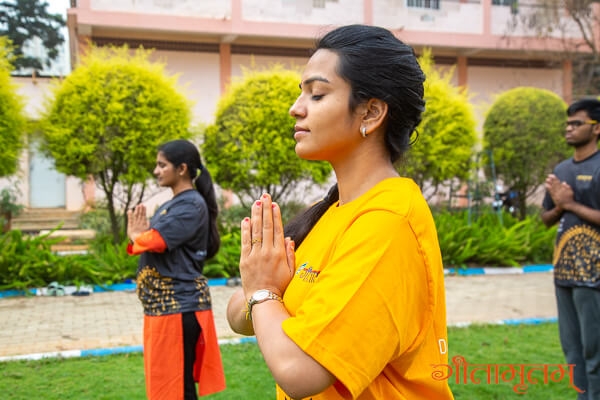 n18yoga-18 n18yoga-18